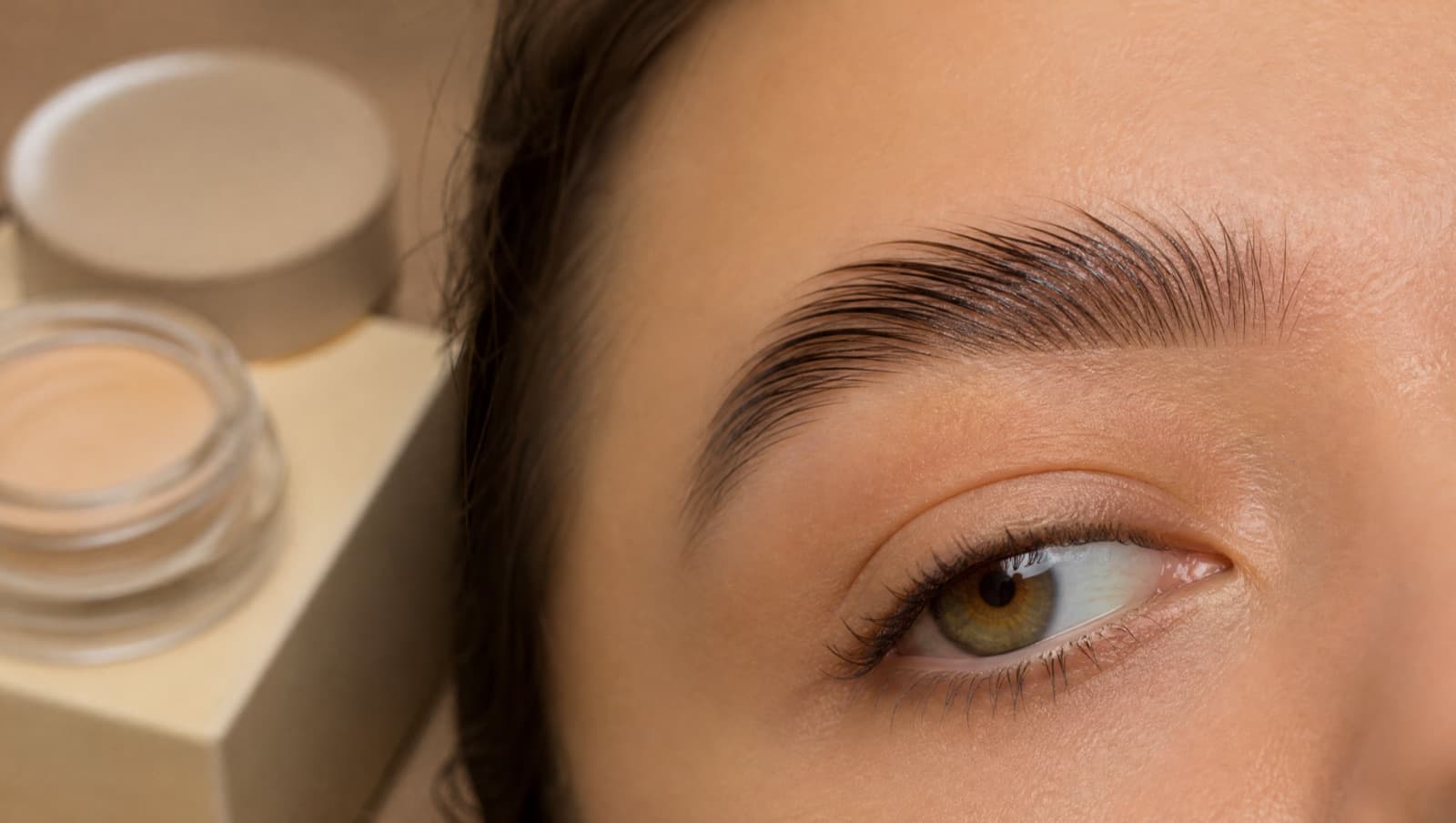 Kaş Laminasyonu mu Microblading mi? Karşılaştırma Rehberi
