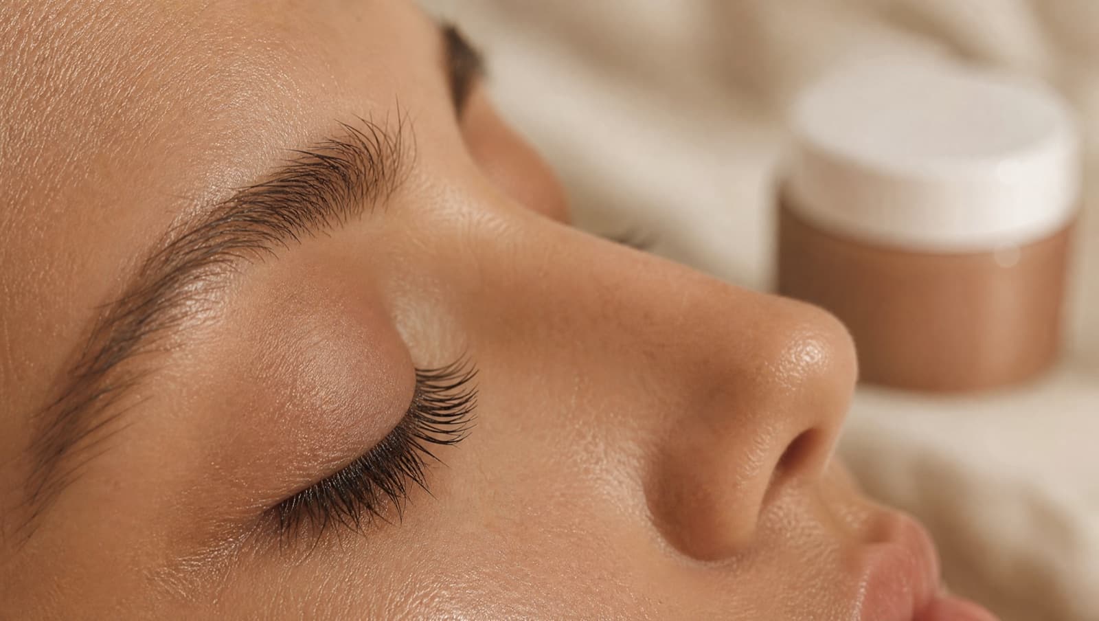 Dipliner ve Eyeliner Arasındaki Fark Nedir?